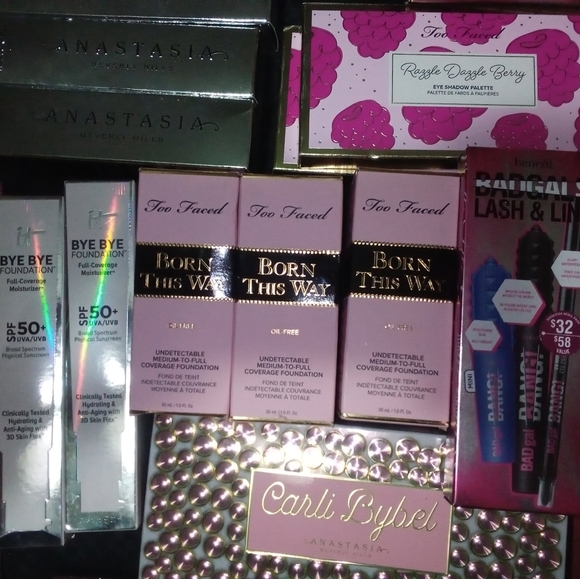 Makeup - Picture 2 of 5